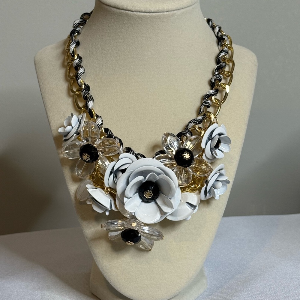 #052 Modern Style Flower Arylic Iron Statement Necklaces